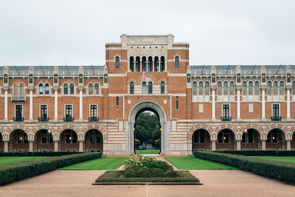 With Parker’s customer service solution, students, faculty, staff, and visitors parking in campus parking facilities can quickly reach a Parker Technology customer service representative if they experience problems when entering, exiting or paying.