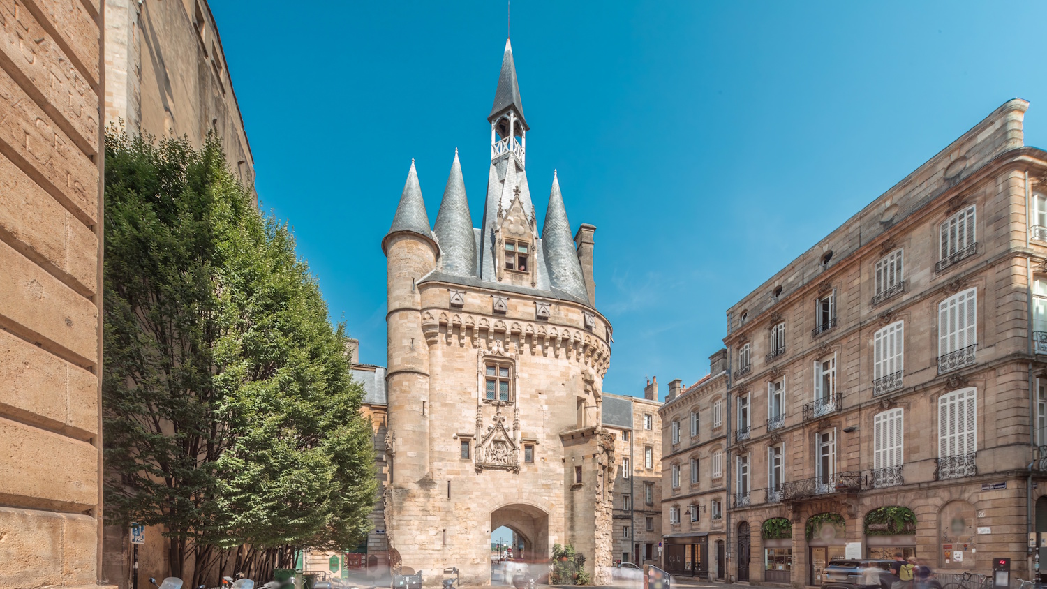 Parking guidance from Quercus Technologies helps to reduce traffic in the newly-built, 303 space parking garage.