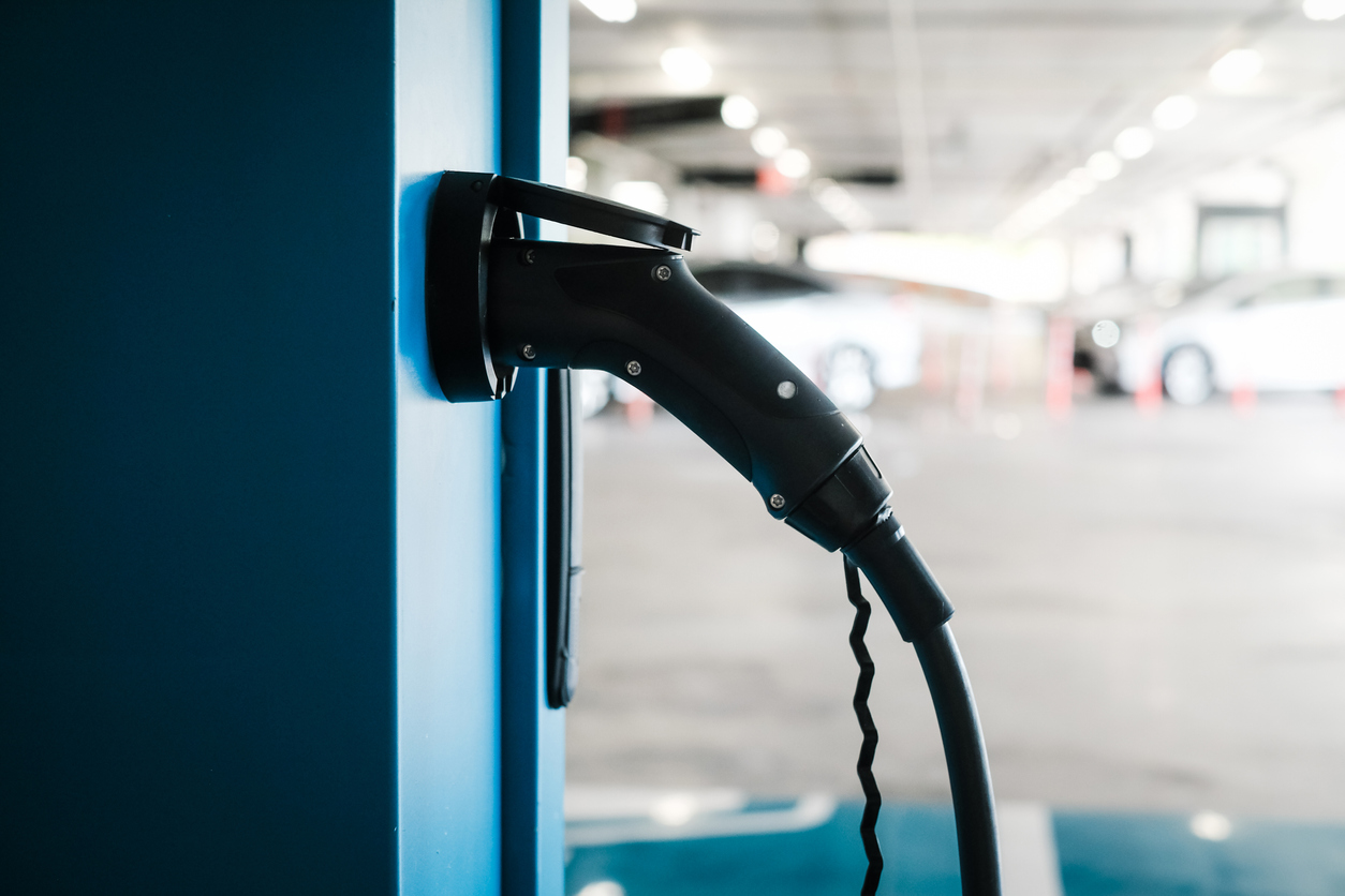 The two companies have signed an agreement for the construction by 2024 of a network of charging points for electric vehicles.