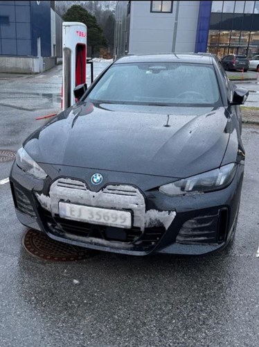 Number plate recognition from the front of a vehicle