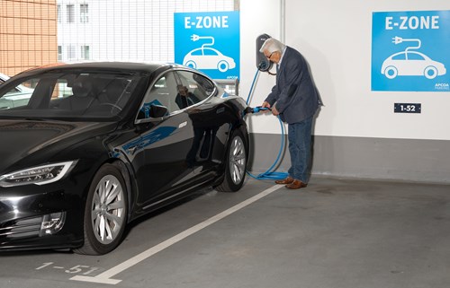 A recent study from the market analysts at Dynata confirms that consumers are increasingly willing to choose an electric vehicle