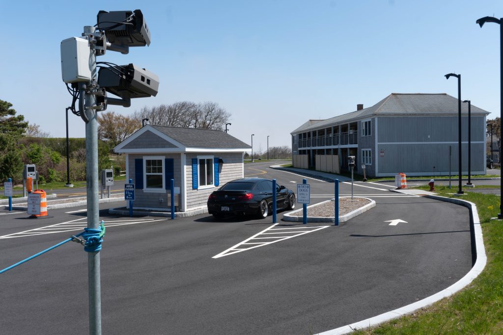 Two cameras per lane were installed, one for each front and rear plate.