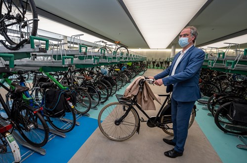 Inside Kleine-Gartmanplantsoen Bike Parking