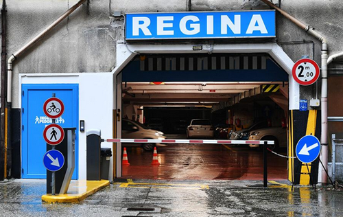 Entry to the parking garage with sign "Regina" above it