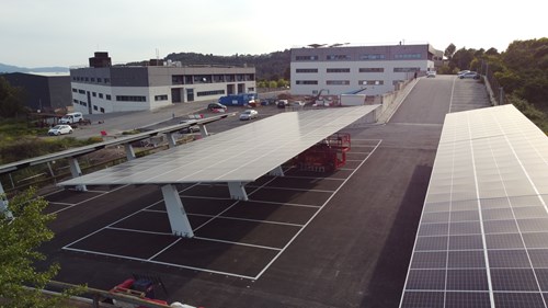The extension will include a new laboratory for testing and ensuring the proper functioning of the equipment, as well as a car park with 100 kWp solar carports and a 60 kWp solar rooftop installation. 