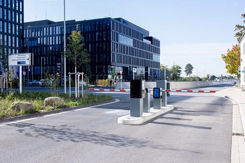 D&uuml;sseldorf Airport parking barrier entry and exit.