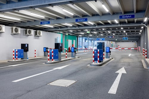 DUS parking Düsseldorf Airport parking lot entry.