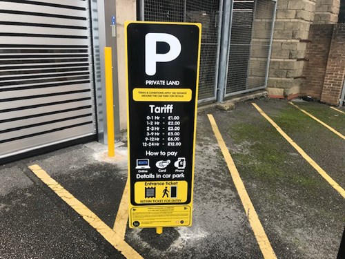 The board with parking tariffs