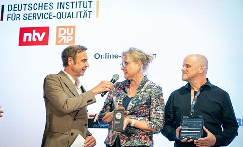 Mrs. Hofstätter-Griss and Mr. Hauffe with the Award for the EFA-EnergySaver Mrs. Hofstätter-Griss and Mr. Hauffe with the Award for the EFA-EnergySaver