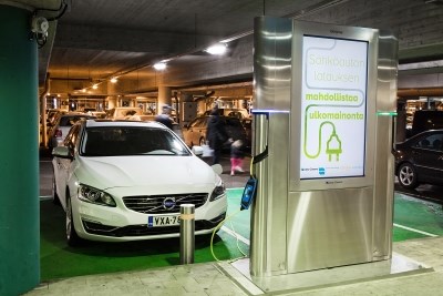  digital outdoor advertising and charging of electric vehicles