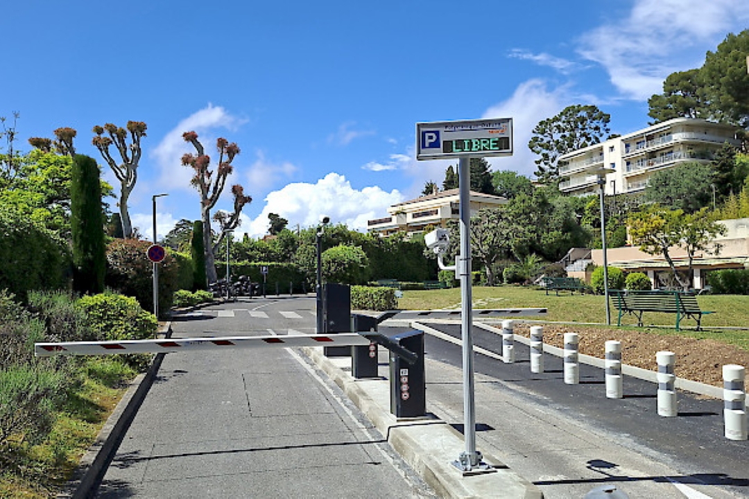 Oxford Polyclinic Transformed Its Parking Management with HUB France and Azur Domotic.