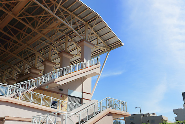 From a sold-out football match to the grand opening of a new rollercoaster, or the first morning of a major trade show, nothing puts parking to the test like mass leisure and event venues.