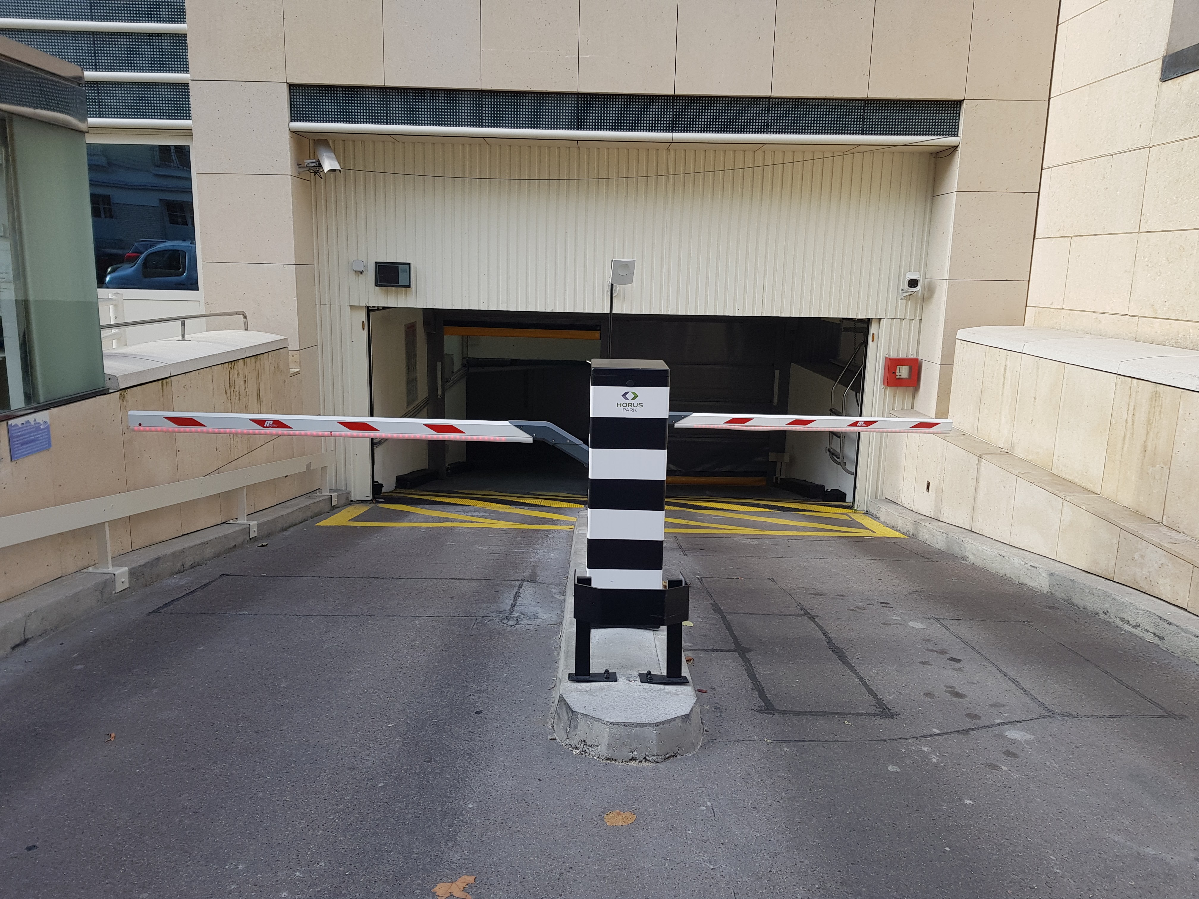 Sephora Global Headquarters in Neuilly-sur-Seine - Black & white parking equipment 