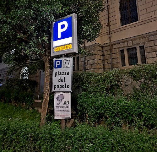 Parking in Piazza del Popolo