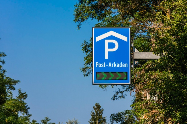 LED display panels and around 460 ultrasonic sensors from MSR-Traffic have been installed in the parking garages for intelligent parking guidance