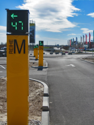 Dynamic signs and totems with LED displays at each parking row provide a lot of clarity
