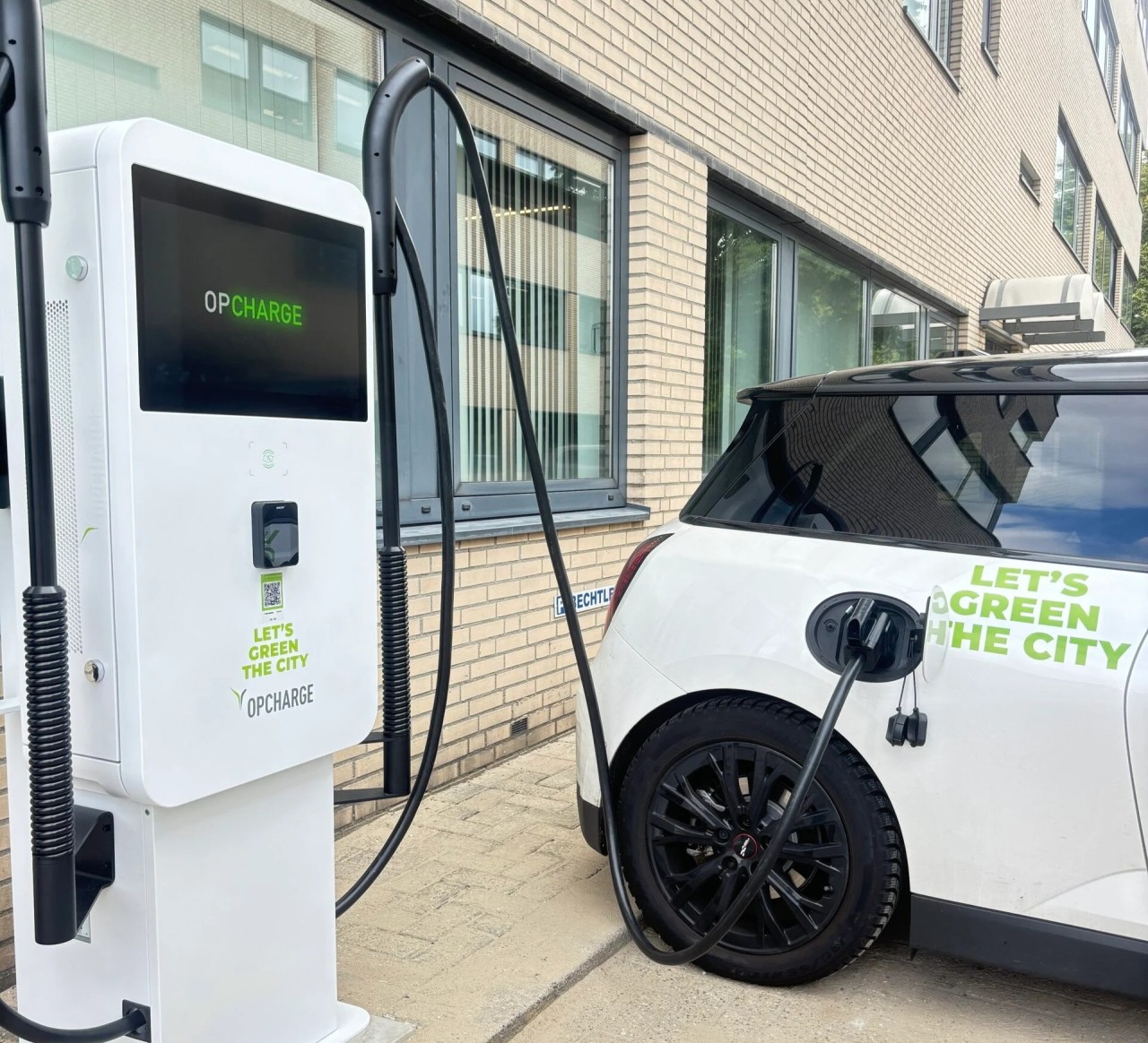  This 50 kW DC charger has been installed at the Meerenakkerplein in Eindhoven.