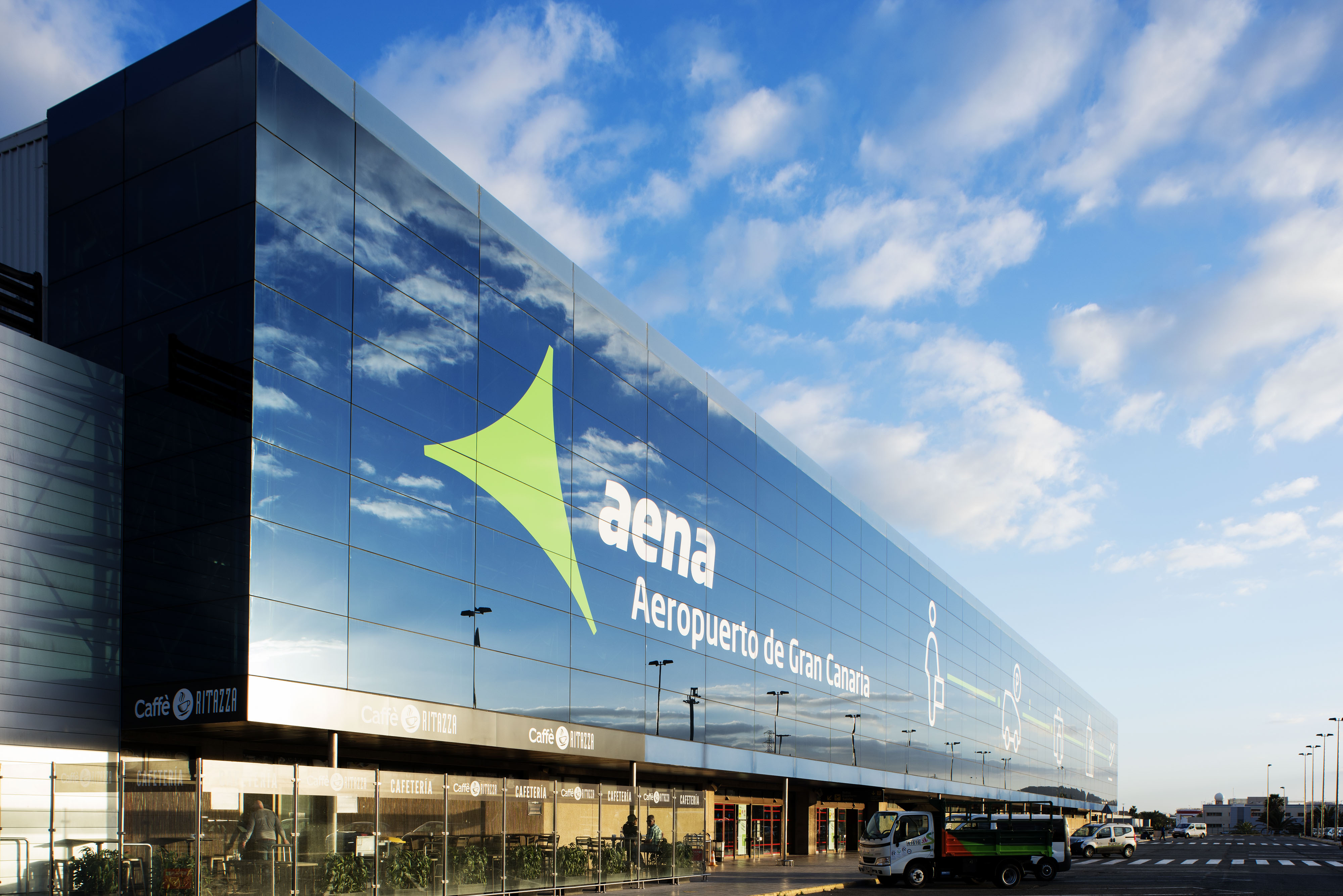 ParkVia now markets Aena’s entire portfolio of 32 Spanish airports through numerous consumer-facing channels