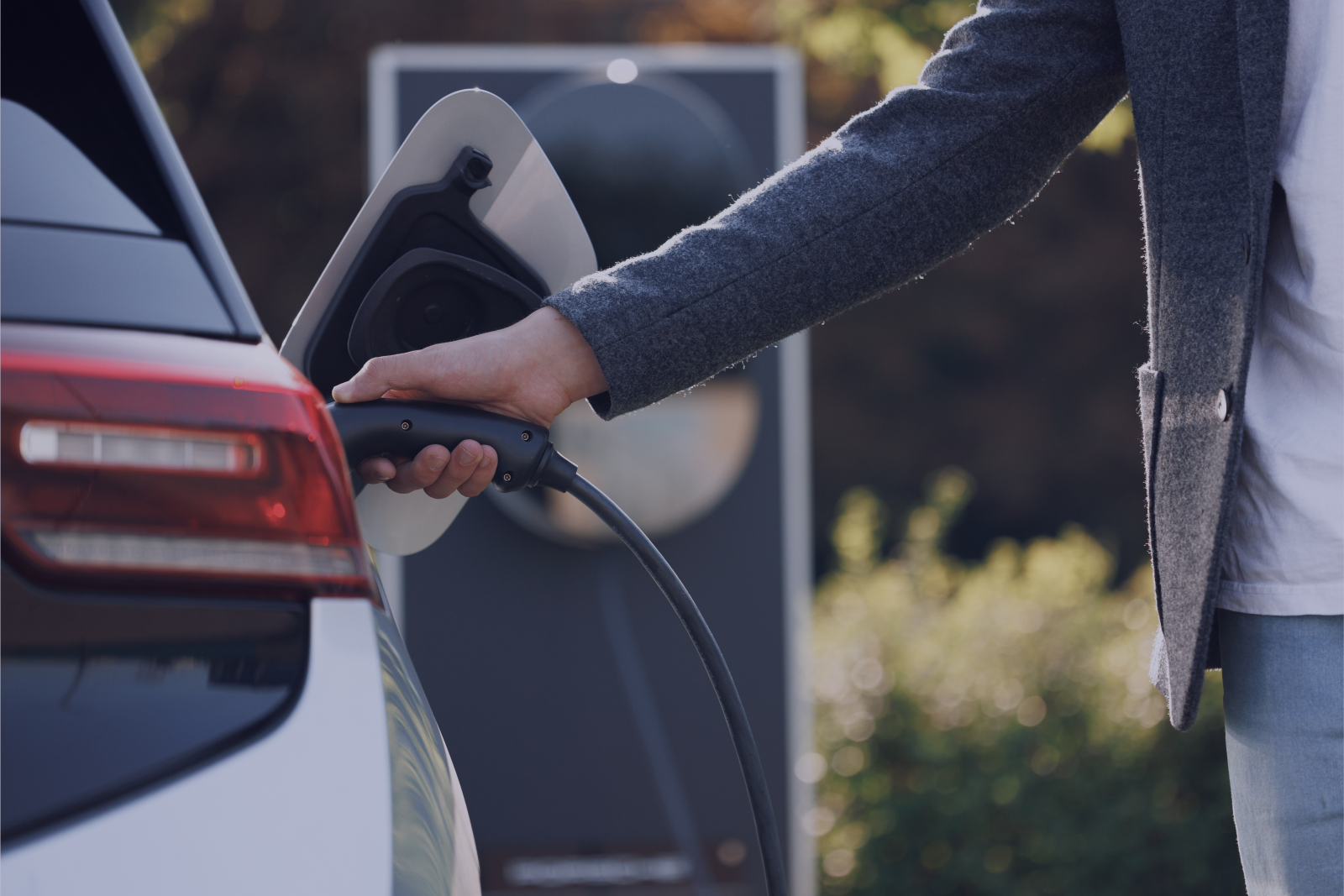 Parkopedia’s market-leading information on parking and charging, dynamic availability data and charging transactions for EV drivers.