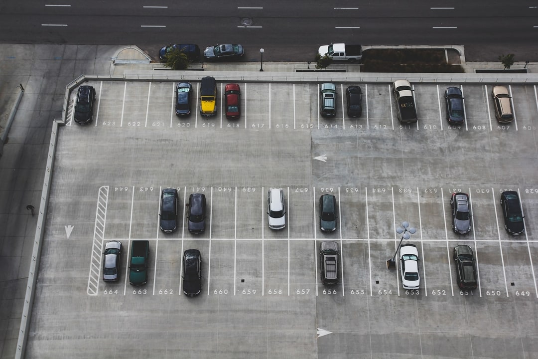 The Peter Park solution allows supermarket parking lots to remain open for residents without the need for barriers, kiosks, or manual control.