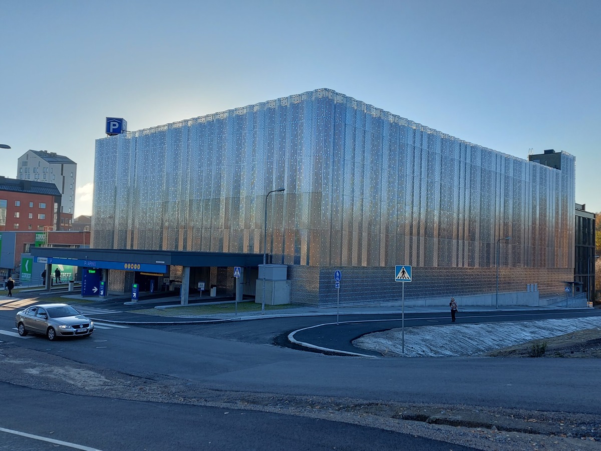 P Arkki opened for customers in August 2023, and it serves short-term as well as contract parking customers consisting of inhabitants and employees in the area.