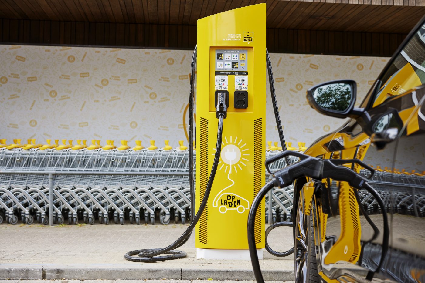 From today, Jumbo customers can charge their electric vehicles in Nieuwegein (the Netherlands). 