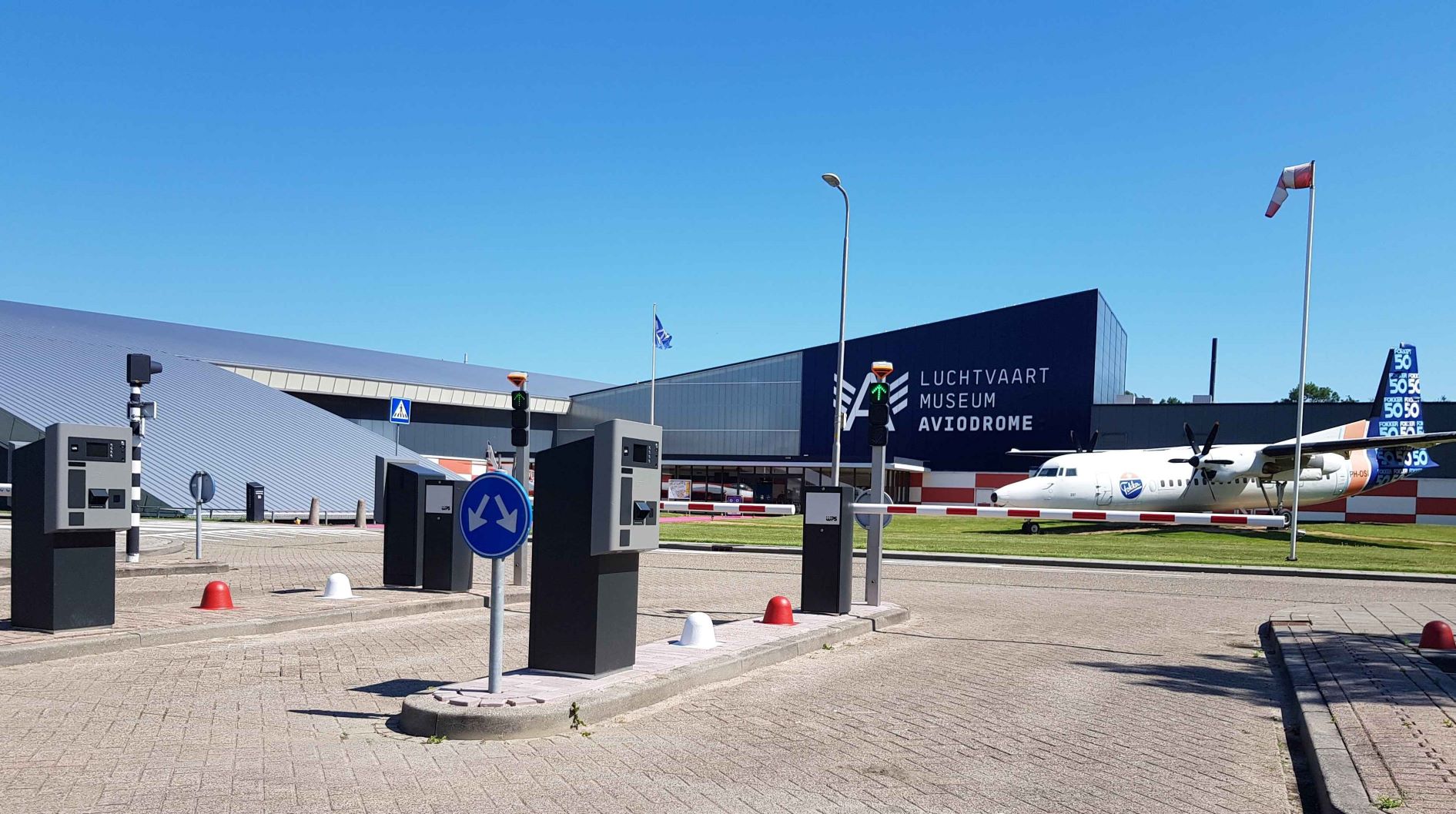 License plate recognition and cashless payment terminals reduce touch at Lelystad Airport