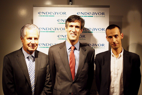 from left to right: Jaime Carvajal Urquijo, Chairman of the Management Board at Endeavor Spain; Adrián García-Aranyos, Executive Director at Endeavor Spain, and Ignasi Vilajosana, CEO of Worldsensing 