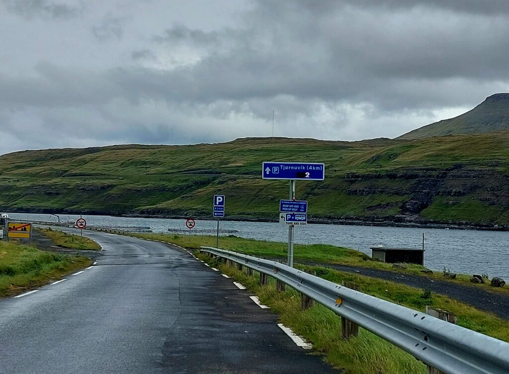 The aim of this new project was to avoid the blockade that occurred on the narrow road leading to the town of Tjornuvík